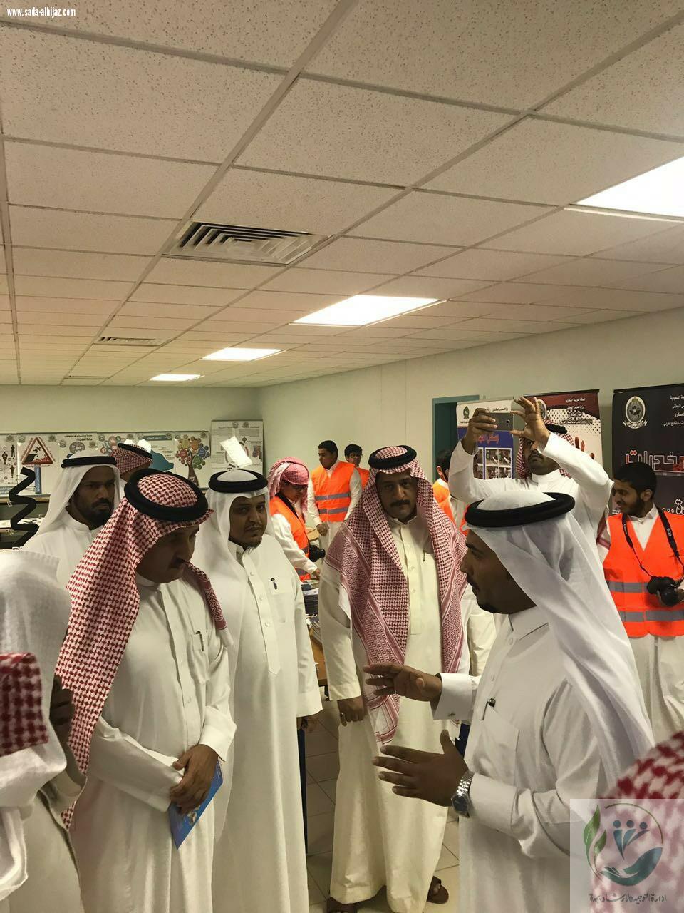 مدير ادارة التوجيه والارشاد بجدة يفتتح معرض التوعية بأضرار التدخين والمخدرات